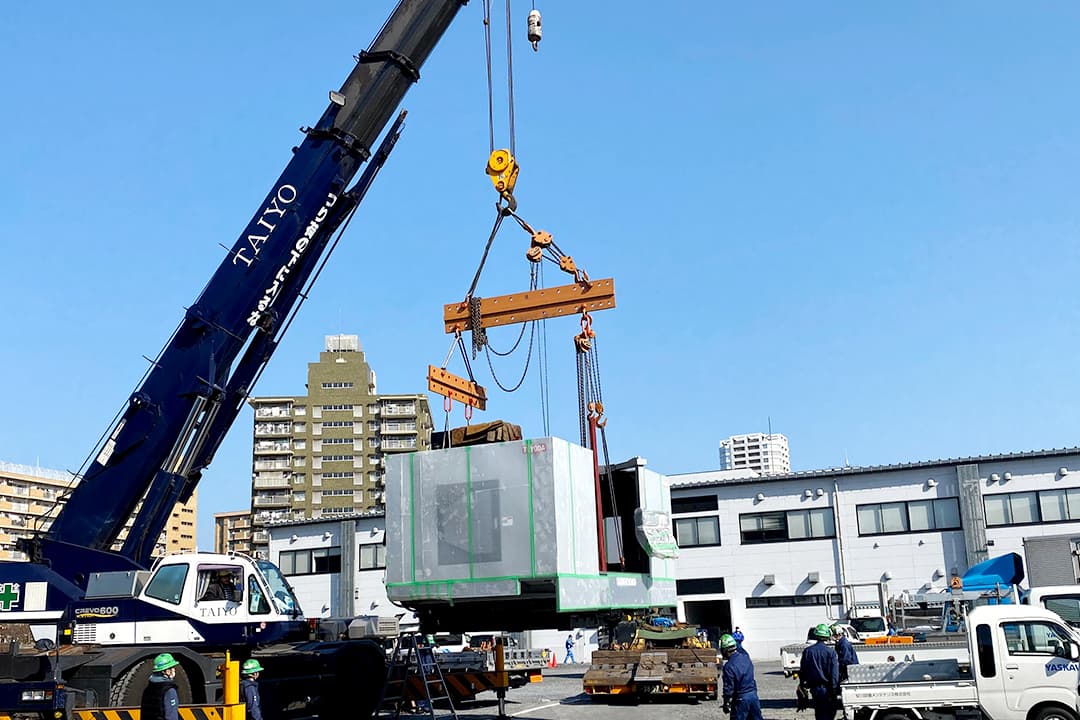 重量物の搬出・搬入・据付を行う重量屋