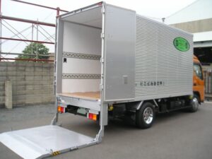 2tトラック パワーゲート付き箱車（エアサス）
